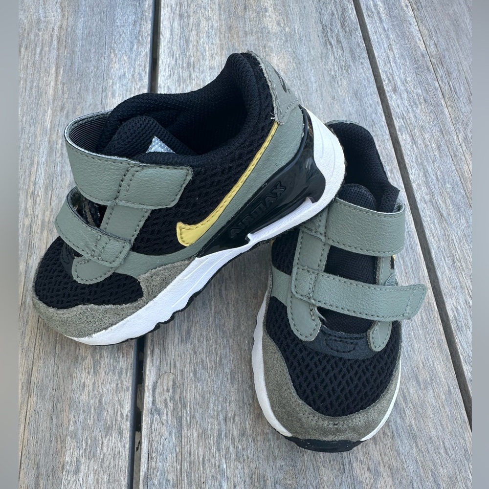 Toddler Nike Air Max sneakers. Size 7c